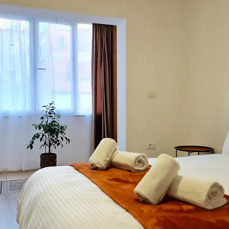 Zaimeen In Bllok Area Apartment Tirana