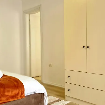 Zaimeen In Bllok Area *