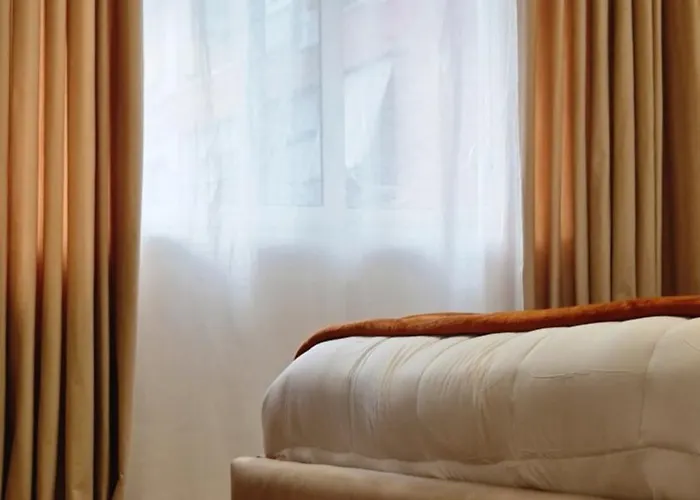 Zaimeen In Bllok Area * ティラナ