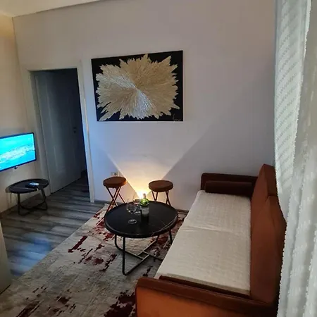 Zaimeen In Bllok Area * ティラナ